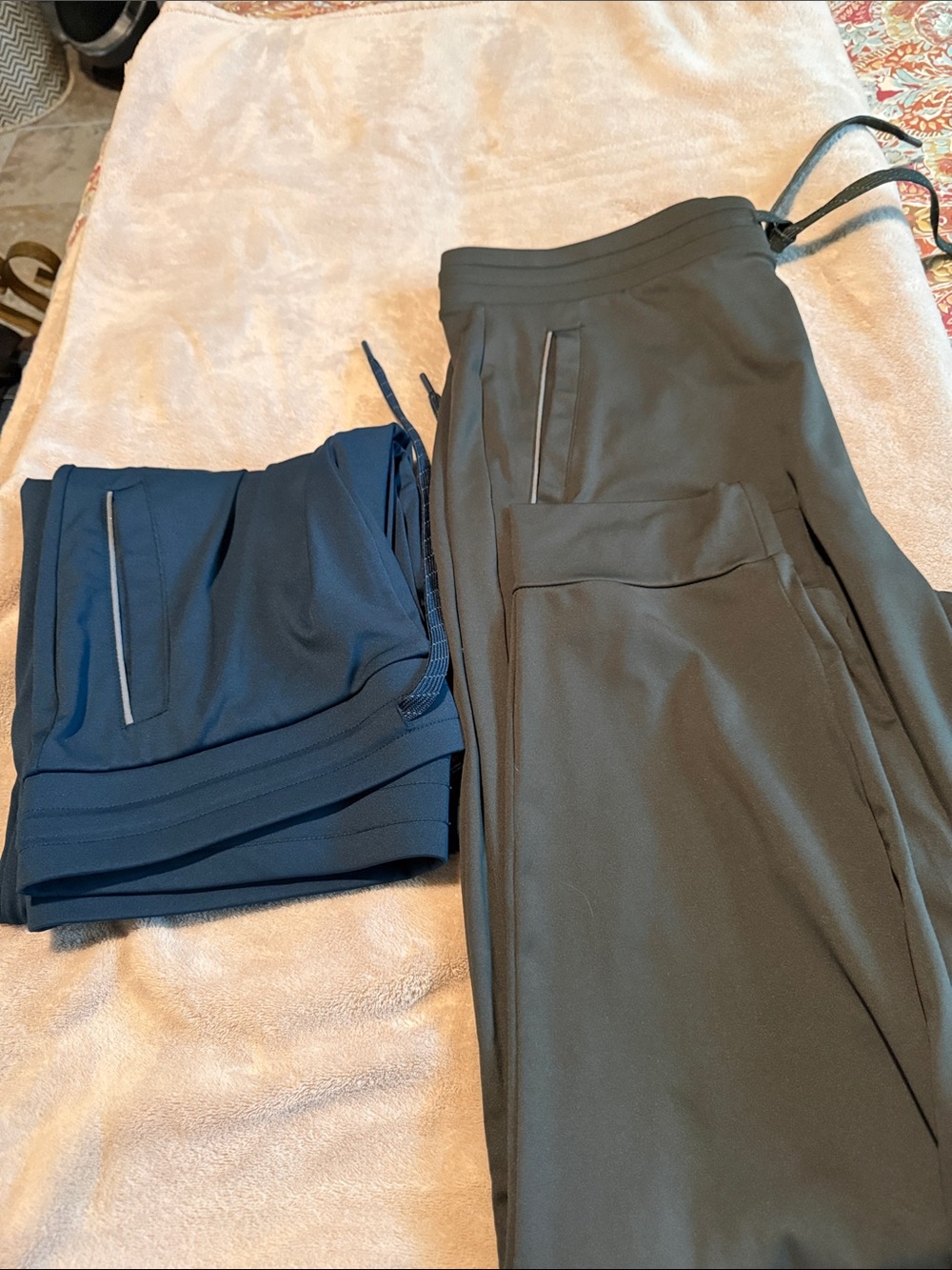 32 Degrees Men's Joggers in Black and Navy